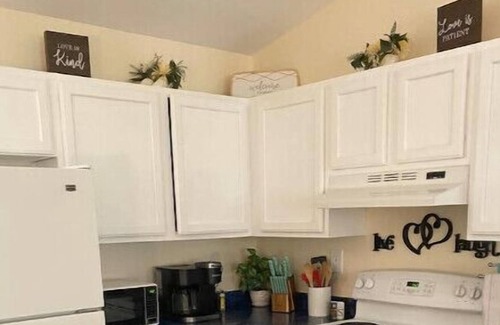 Sevierville Cabaña | Crimson Cottage