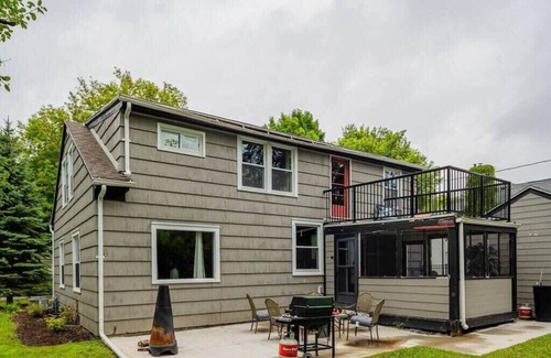 Appleton Casa | Crisp AND Clean 4 bedroom 2 bath sleeps 9