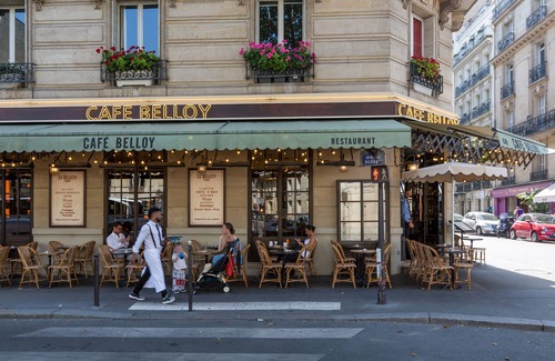 Chaillot Apartamento | Crisp Whites in the 16th