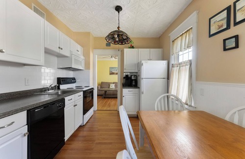Wildwood Crest Apartamento | Crocus by the Sea Breeze Bay 5-minute walk to the beach and pet friendly!