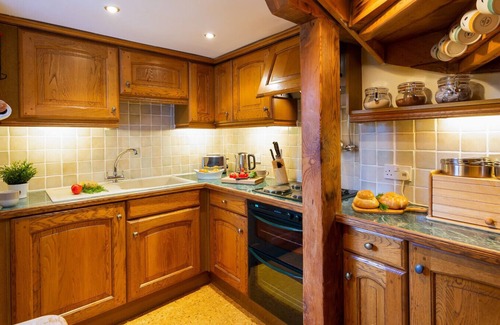 Near Sawrey Cabaña | CROFT END COTTAGE, pet friendly, with open fire in Sawrey