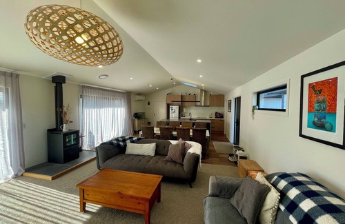 Lowburn Casa | Cromwell Central-Modern & Relaxing