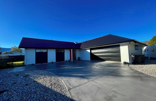Lowburn Casa | Cromwell Central-Modern & Relaxing