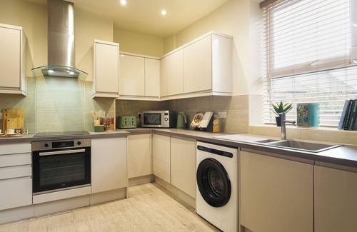 Sheffield Casa | Crookes Gem with Garden & Alpacas Nearby
