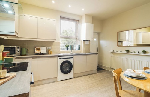 Sheffield Casa | Crookes Gem with Garden & Alpacas Nearby