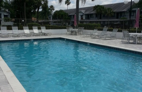 Biggar Condominio | Cross Creek C. C Condo. 2BR / 2BA Planta Baja.