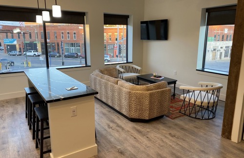 Westside North Condominio | Crossroads Walkable with GREAT kitchen/living area