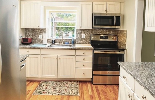 Croton-on-Hudson Casa | Croton Calm Retreat! 3-bedroom house withe hot tub in Croton-on-Hudson.