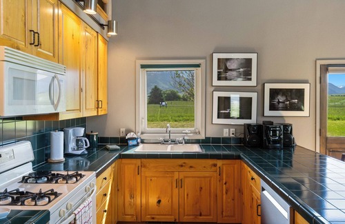 Livingston Cabaña | Crow Cabin- Cozy Cabin with amazing views on 20 Acres in the Paradise Valley!