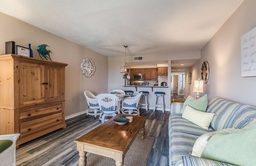 Oceanmarsh Subdivision Condominio | Crow's Nest On Harbor Island - Recently Updated!- One Bedroom on Third Floor