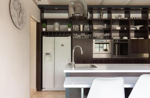 Edgemead Apartamento | Crown Comfort - Affordable luxury - Private Heated Pool & Hot Tub Under Roof