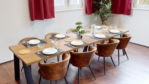 Lustenau Apartamento | CROWN LIVING Design Loft, Küche, Bibliothek, Gartensitzplatz