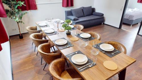 Lustenau Apartamento | CROWN LIVING Design Loft, Küche, Bibliothek, Gartensitzplatz