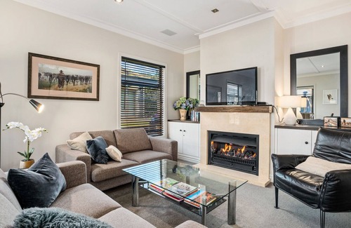 Cardrona Casa | Crown Range Cottage - Cardrona Holiday Home