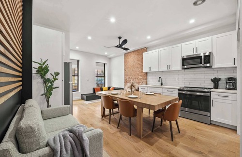 Crown Heights Apartamento | Crown Terrace I by Rove | Duplex w/Private Garden