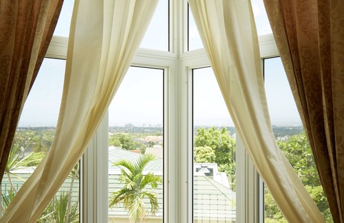 Jack's Hill Casa | Crowne Gardens. Safe, quiet, luxurious Kingston home with a scenic view.