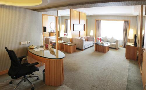 Xuhui Hotel | Crowne Plaza Shanghai by IHG