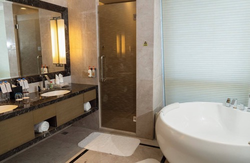 Bin Hu District Hotel | Crowne Plaza Wuxi Taihu by IHG