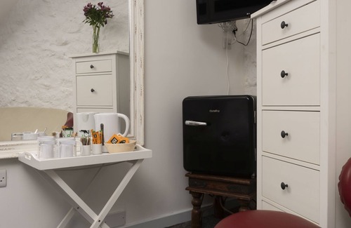 St Just Casa | Crowns, B&B - a hotel room that sleeps 2 guests in 1 bedroom