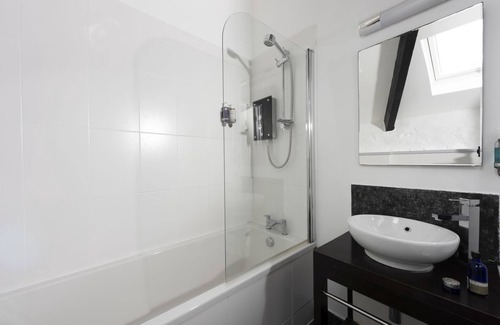 St Just Casa | Crowns, B&B - a hotel room that sleeps 2 guests in 1 bedroom