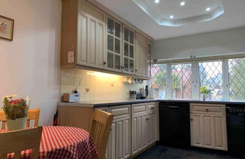 New Forest District Apartamento | Crow’s Nest, Central New Forest coastal village beach apartment