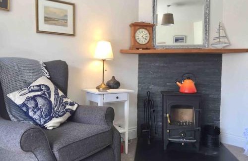 New Forest District Apartamento | Crow’s Nest, Central New Forest coastal village beach apartment