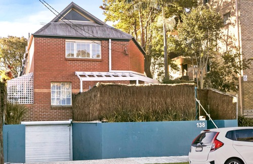 Crows Nest Casa | Crows Nest - ER138 - Ernest Street - Stylish townhouse, spacious layout, walk to shops and transport.