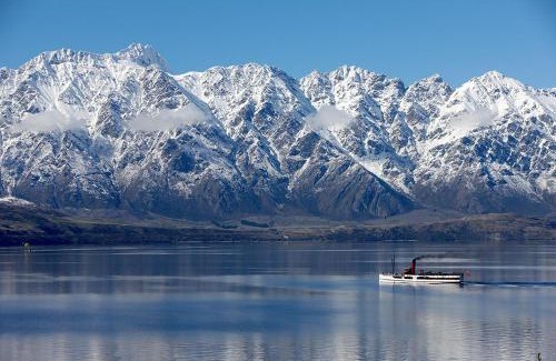Sunshine Bay Casa | Crows Nest - Queenstown Holiday Home