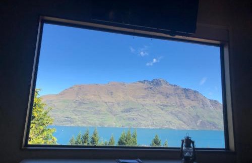 Sunshine Bay Casa | Crows Nest - Queenstown Holiday Home