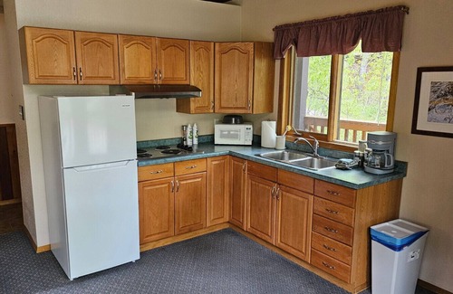 Crowsnest Pass Cabina | Crowsnest River Chalet - Trout