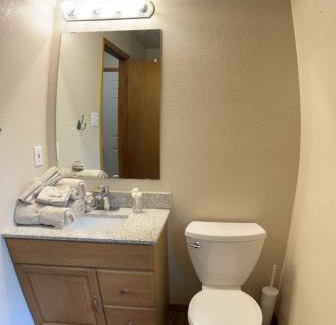 Crowsnest Pass Casa | Crowsnest River Chalet - Deer