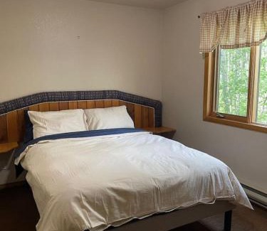 Crowsnest Pass Casa | Crowsnest River Chalet - Moose