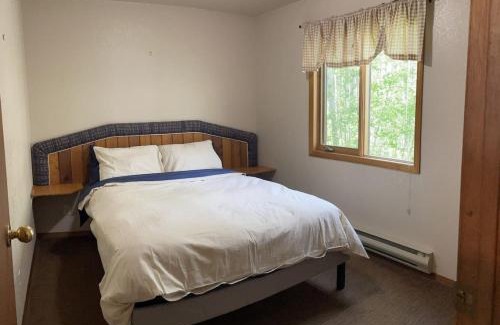 Crowsnest Pass Casa | Crowsnest River Chalet - Moose