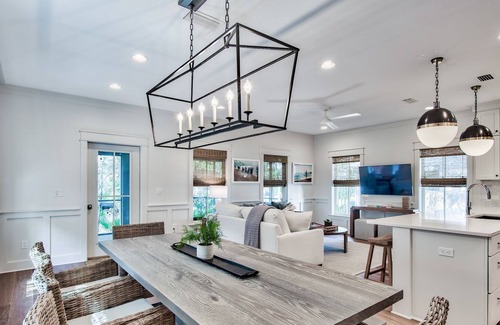 Seacrest Cabaña | Cruis n & Sail n-Luxury Modern Cottage, extra sleeping space and Screened Porch in Magnolia Cottages