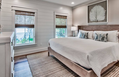 Seacrest Cabaña | Cruis n & Sail n-Luxury Modern Cottage, extra sleeping space and Screened Porch in Magnolia Cottages