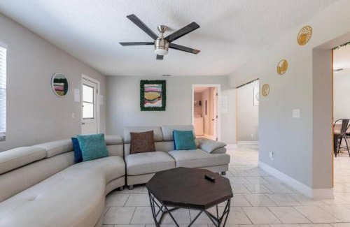 College Manor Casa | Cruise Haven with Pool, 15 Min to Port Canav & Beach