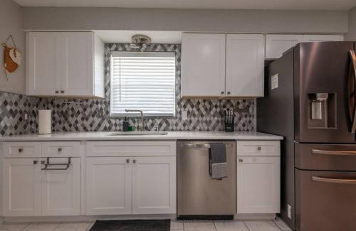 College Manor Casa | Cruise Haven with Pool, 15 Min to Port Canav & Beach