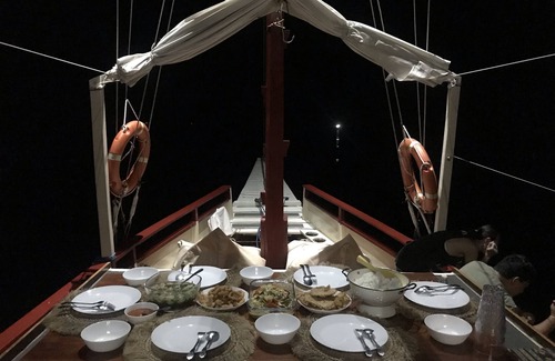 Labuan Bajo Alquiler De Eote | Cruise on gorgeous Indonesian Phinisi Boat