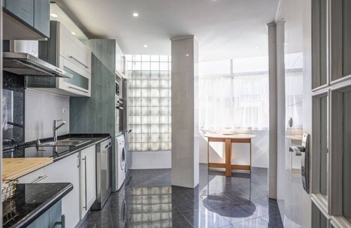 Linda-a-Velha Apartamento | Cruz Quebrada · Charming TM Flat by the River