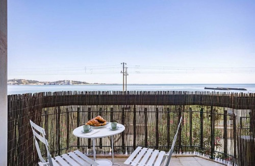 Linda-a-Velha Apartamento | Cruz Quebrada · Charming TM Flat by the River
