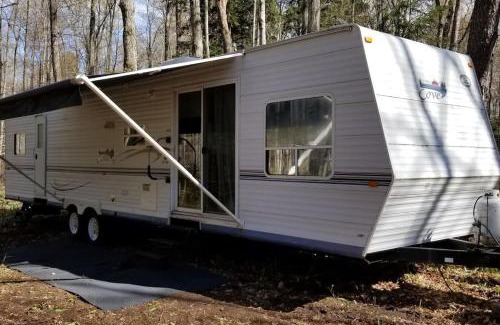 Beulah Apartamento | Crystal Camper 2 Bedroom Large RV w/Wooded Trail