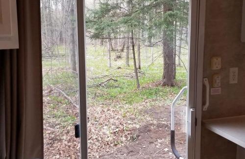 Beulah Apartamento | Crystal Camper 2 Bedroom Large RV w/Wooded Trail