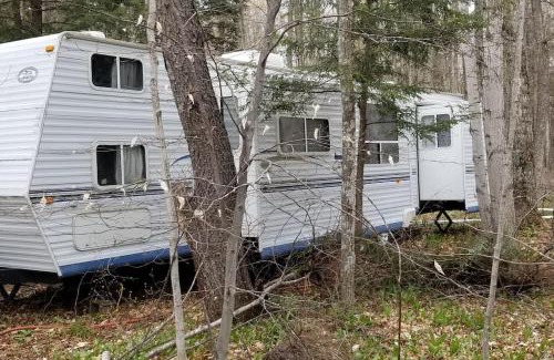 Beulah Apartamento | Crystal Camper 2 Bedroom Large RV w/Wooded Trail