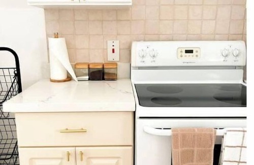 Christie Condominio | Crystal Court Condo - 2 bedroom in gated community
