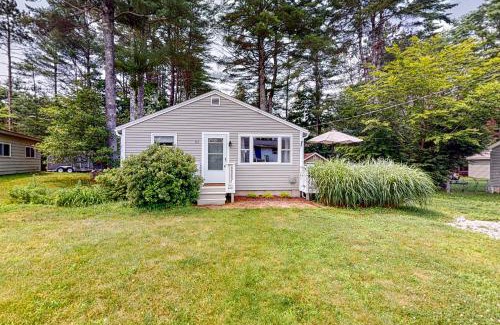 Gilmanton IW Casa | Crystal Lake Cottage
