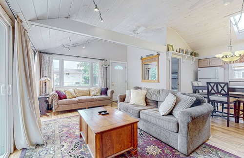Gilmanton IW Casa | Crystal Lake Cottage | House in Gilmanton
