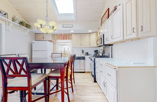 Gilmanton IW Casa | Crystal Lake Cottage | House in Gilmanton