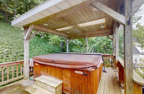 Beulah Casa | Crystal Lake Getaway