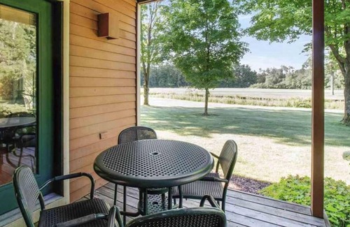 Thompsonville Condominio | Crystal Mountain Condo Great Location Dog Friendly!