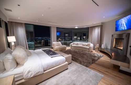 Beverly Hills Complejo | Crystal Palace at the crest of Beverly Hills. A world traveler's paradise.